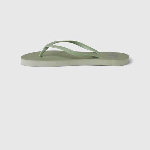 NWT GAP Logo Flip Flops Color: Desert Sage Green Size 7 - Picture 5 of 5